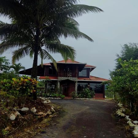 Bed and Breakfast The Roadhouse Тена Екстер'єр фото