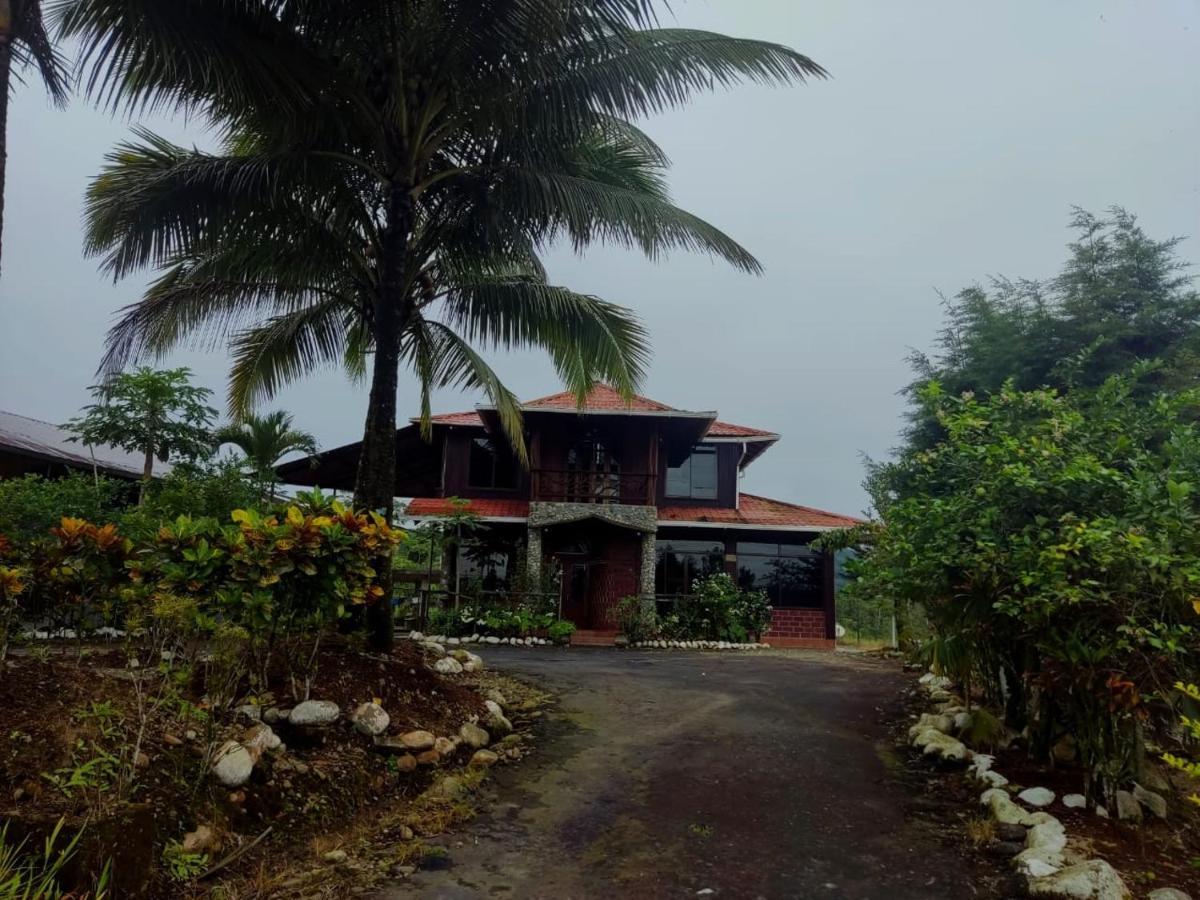 Bed and Breakfast The Roadhouse Тена Екстер'єр фото