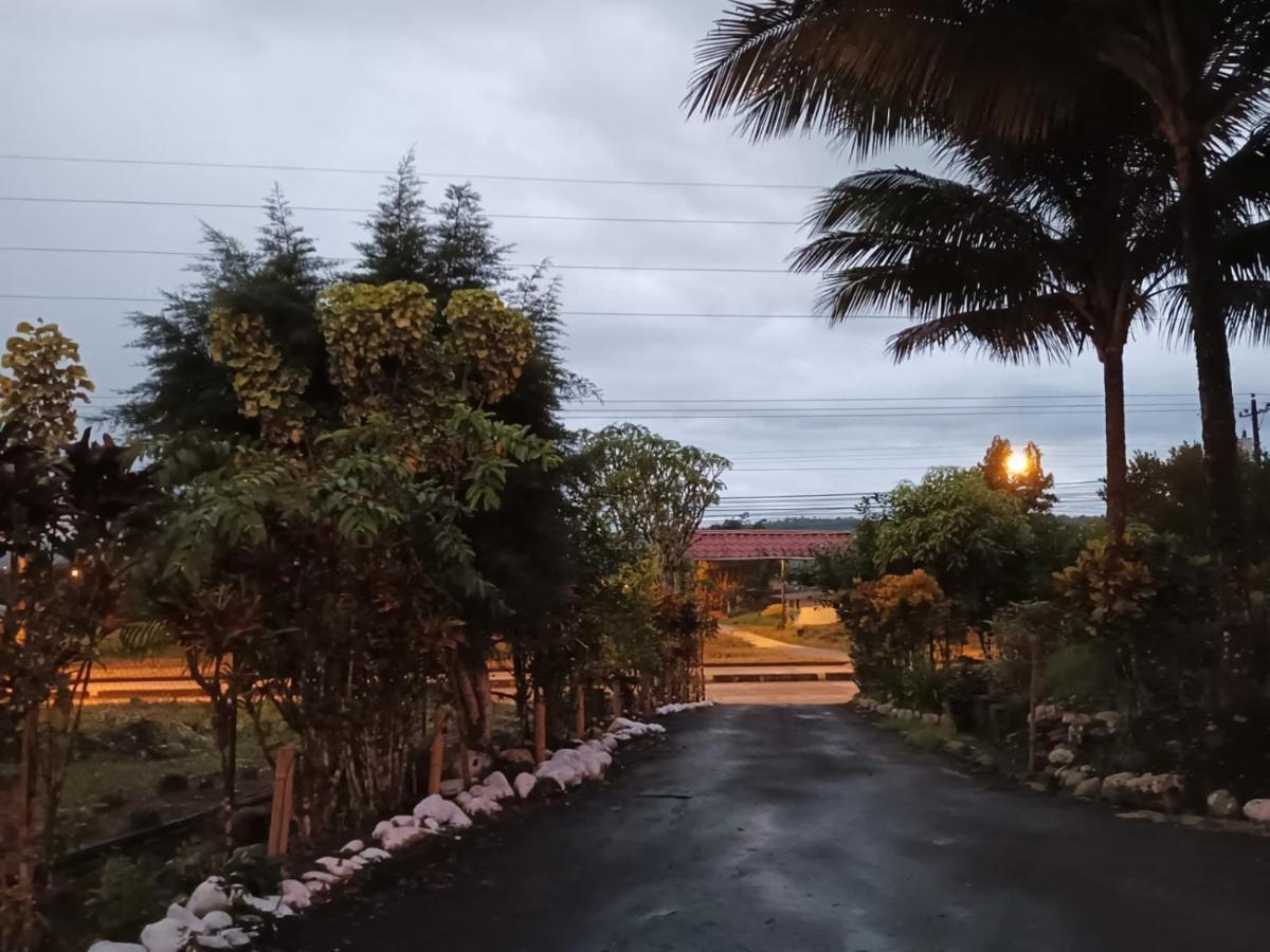 Bed and Breakfast The Roadhouse Тена Екстер'єр фото
